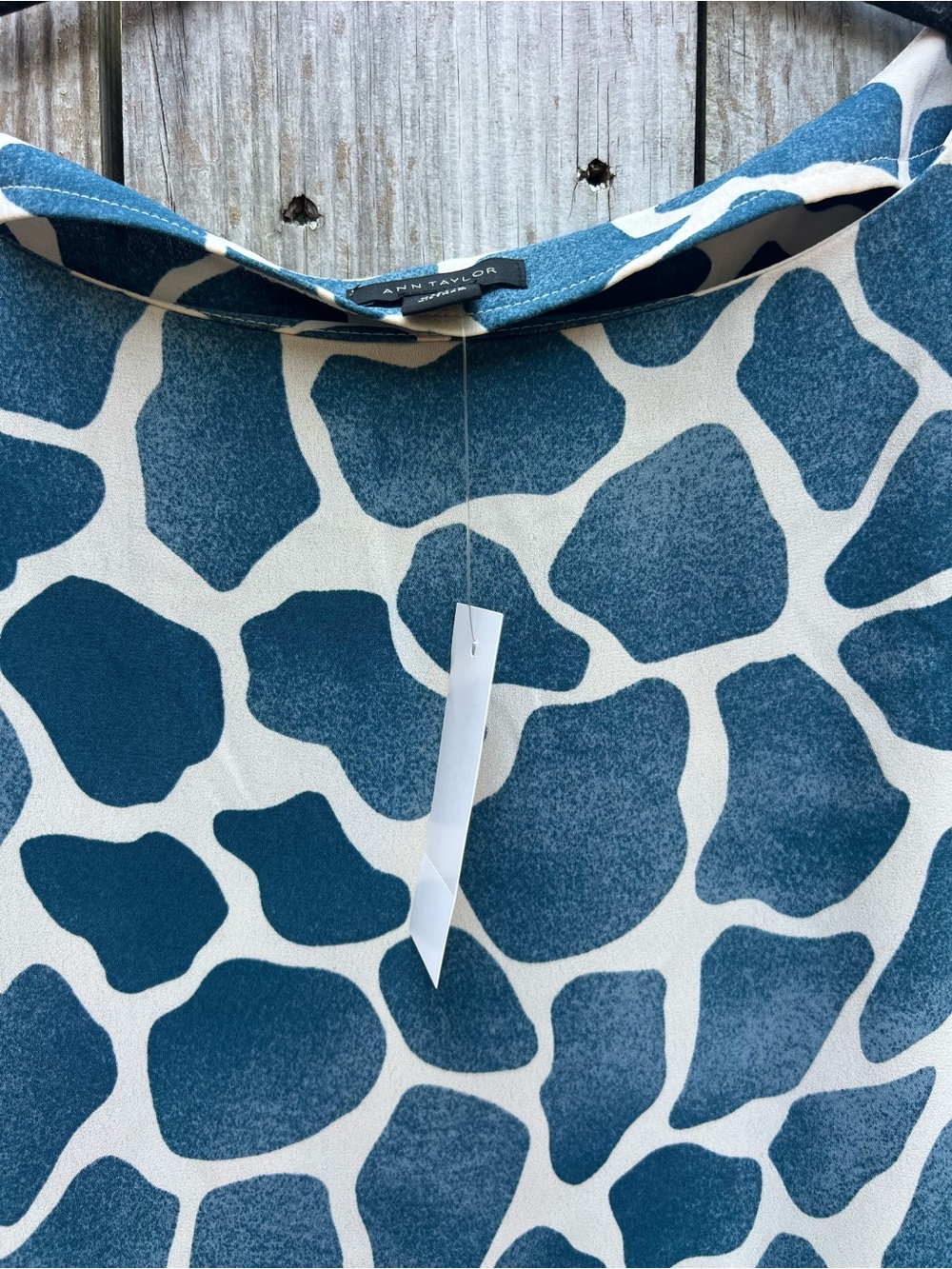 ANN TAYLOR Blue White Giraffe Print 3/4 Ruffle Sleeve Blouse Women’s Medium NWT - Picture 8 of 11